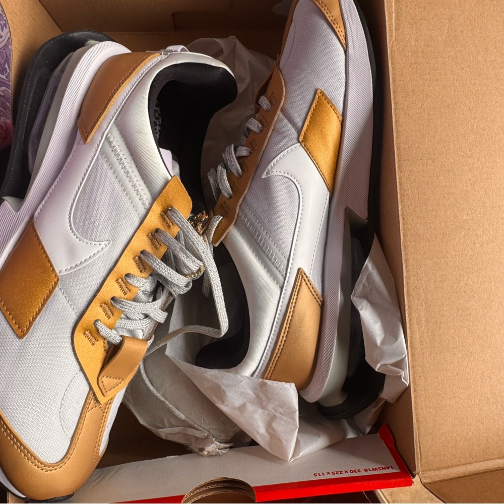 Nike White and Gold Women's Athletic Shoes Brand New Size 11